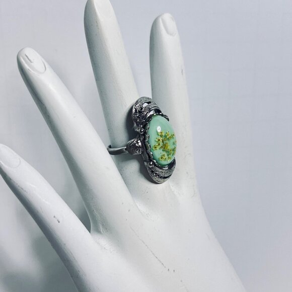 Silver Tone Adjustable Ring With Green Lucite Floral Oval Design (R466) - Picture 2 of 6